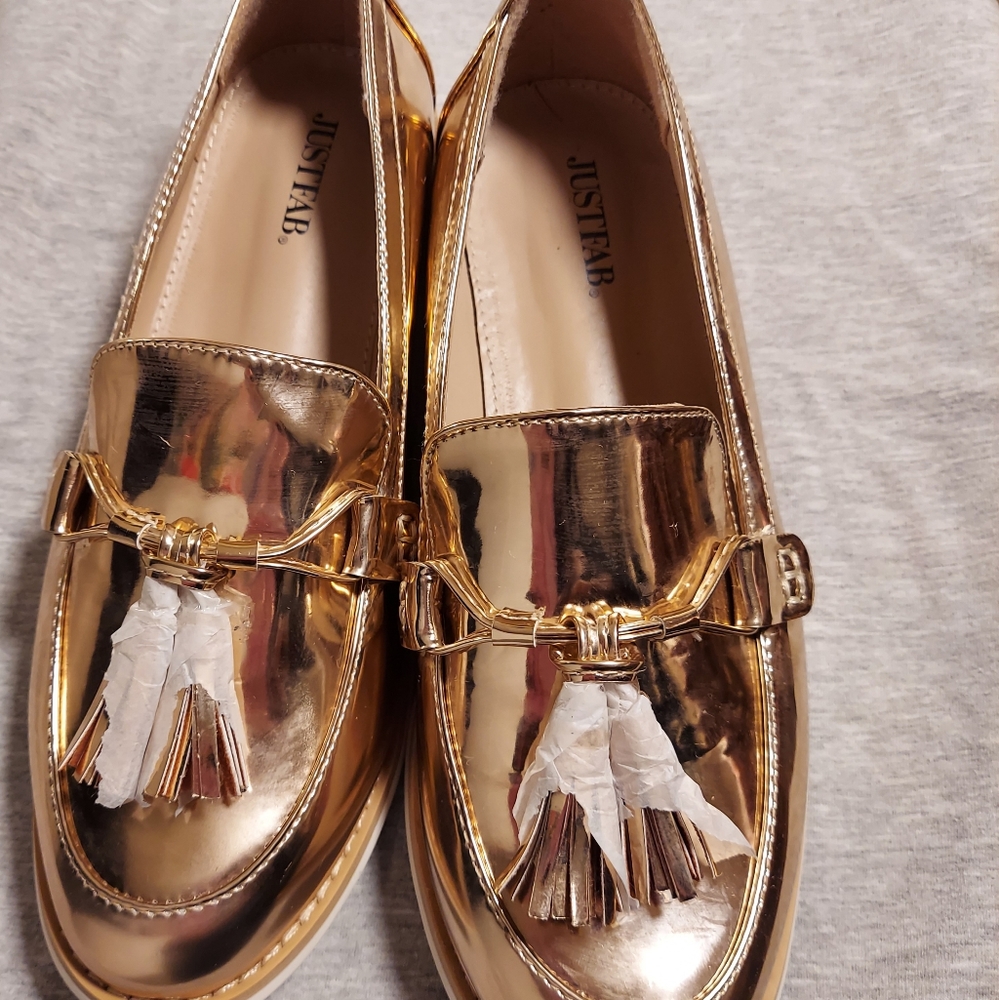 Rose gold woman flat
